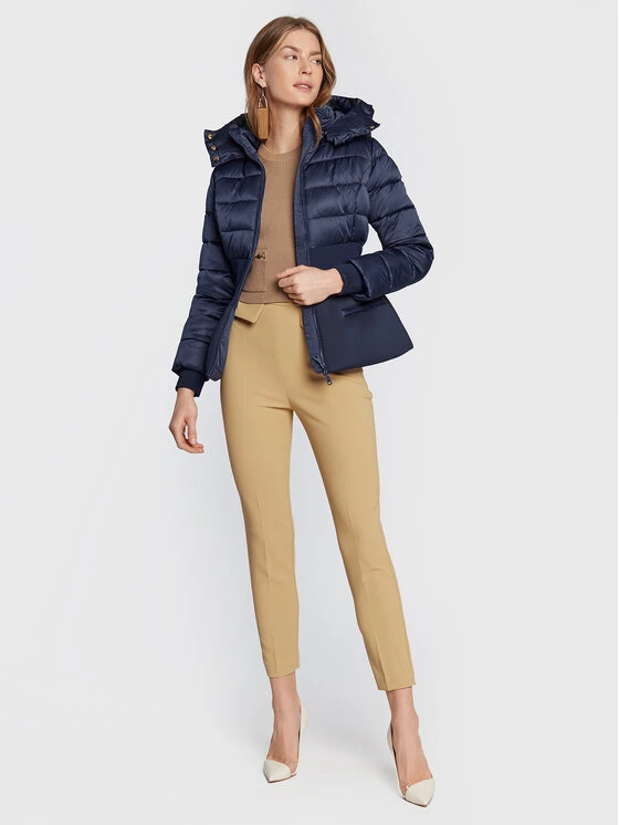 Elisabetta Franchi Γυναίκες Πουπουλένια Μπουφάν Μπουφάν πουπουλένιο PI-40H-26E2-V590 Σκούρο μπλε Slim Fit 2 Elisabetta Franchi Γυναίκες Πουπουλένια Μπουφάν Μπουφάν πουπουλένιο PI-40H-26E2-V590 Σκούρο μπλε Slim Fit - Image 2